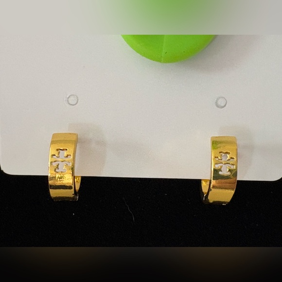 Gold and White Enamel Cutout Hugger Hoop Earrings NEW - Picture 7 of 8